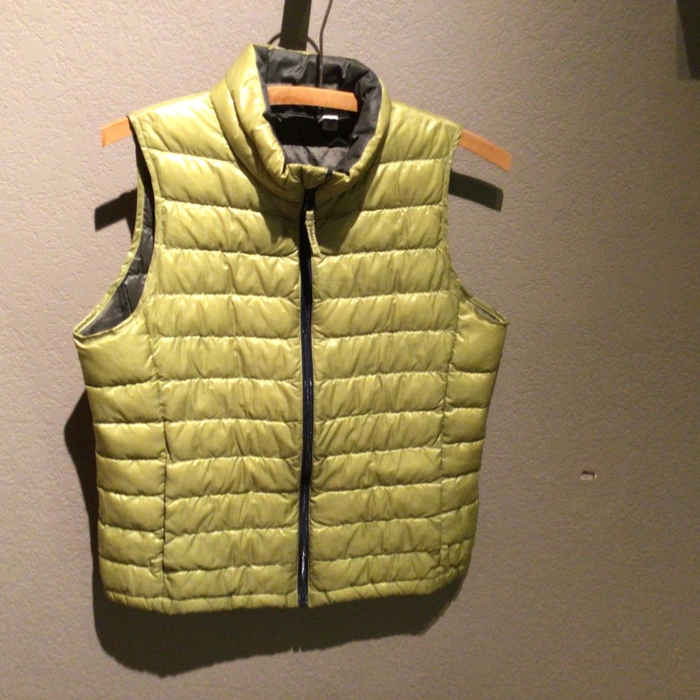 Uniqlo light down green vest size S or M